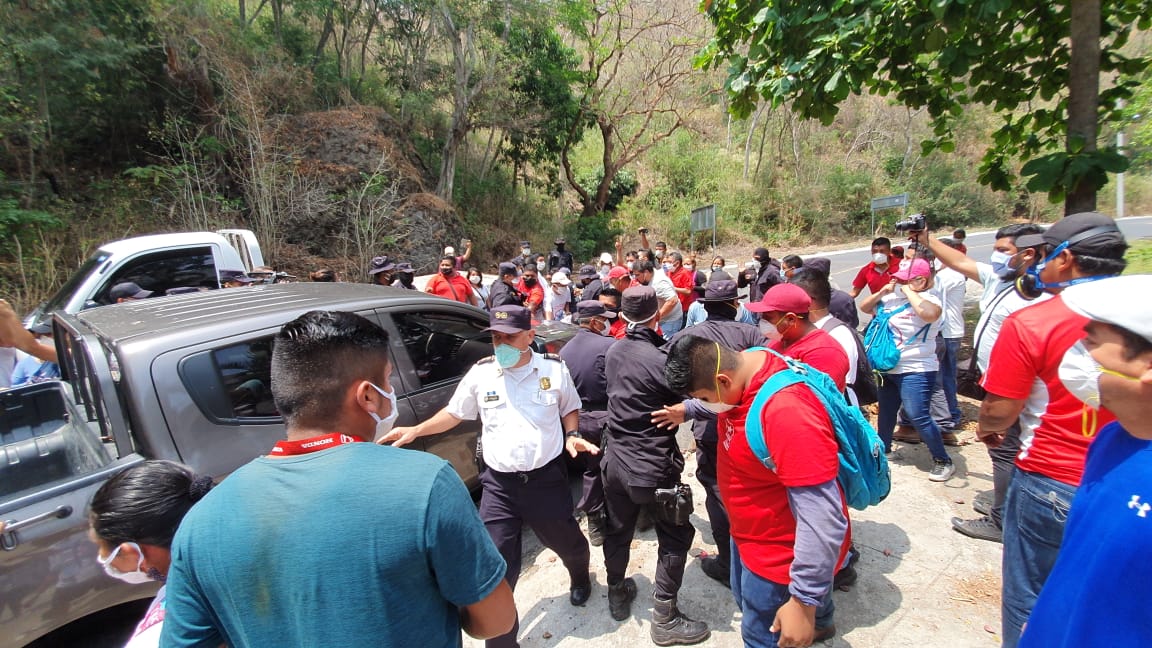 Simpatizantes del FMLN atacan a personal del MAG durante saqueo a camión simpatizantes-del-fmln-atacan-a-personal-del-mag-durante-saqueo-a-camion